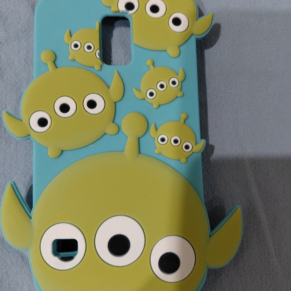 Floral and Alien Themed Phone Cases - Picture 5 of 9